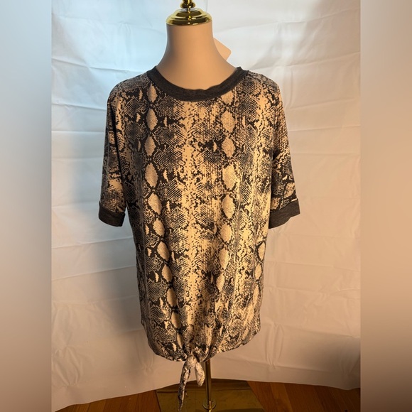 NWT Snakeskin Print Cream and Black Relaxed Graphic Short Sleeve T-Shirt - Picture 1 of 7